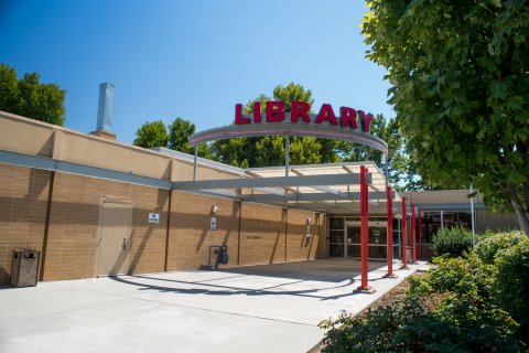 Keewaydin Park library exterior